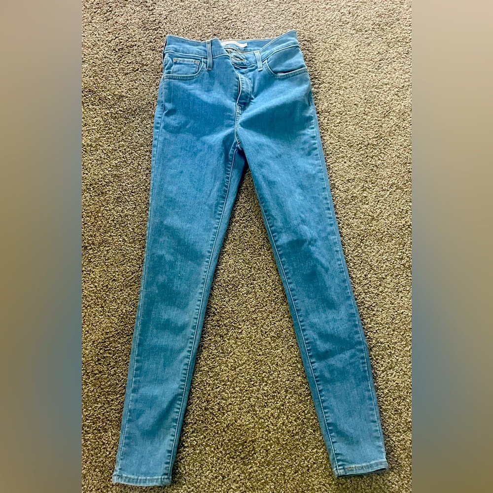 Levi 720 high rise super skinny jeans.